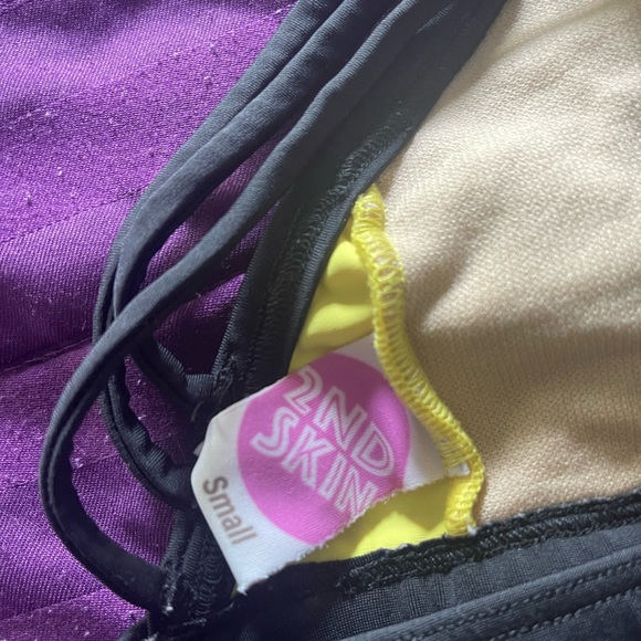 Yellow & Black Second Skin Top - Picture 3 of 3